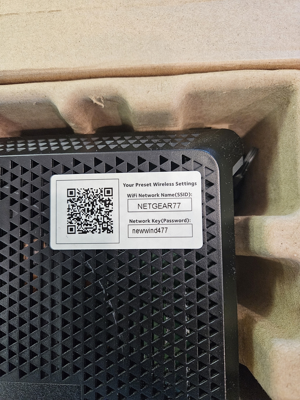Netgear Nighthawk AC1900 WiFi Cable Modem Router - Picture 8 of 9